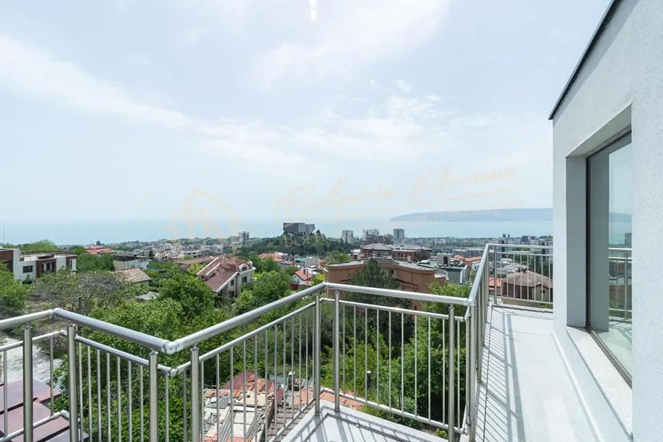 Трехкомнатная квартира с панорамой на море в элитном районе в г.Варна