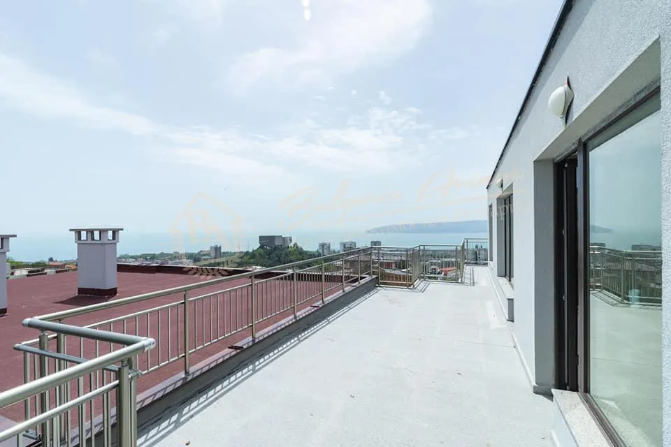 Трехкомнатная квартира с панорамой на море в элитном районе в г.Варна