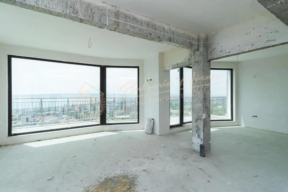 Трехкомнатная квартира с панорамой на море в элитном районе в г.Варна