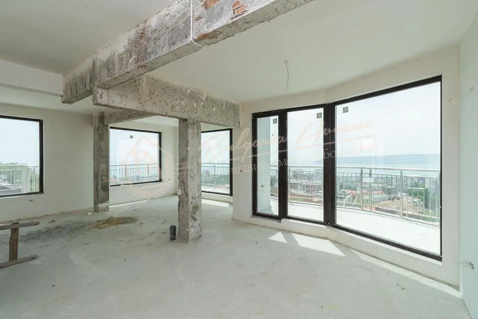 Трехкомнатная квартира с панорамой на море в элитном районе в г.Варна