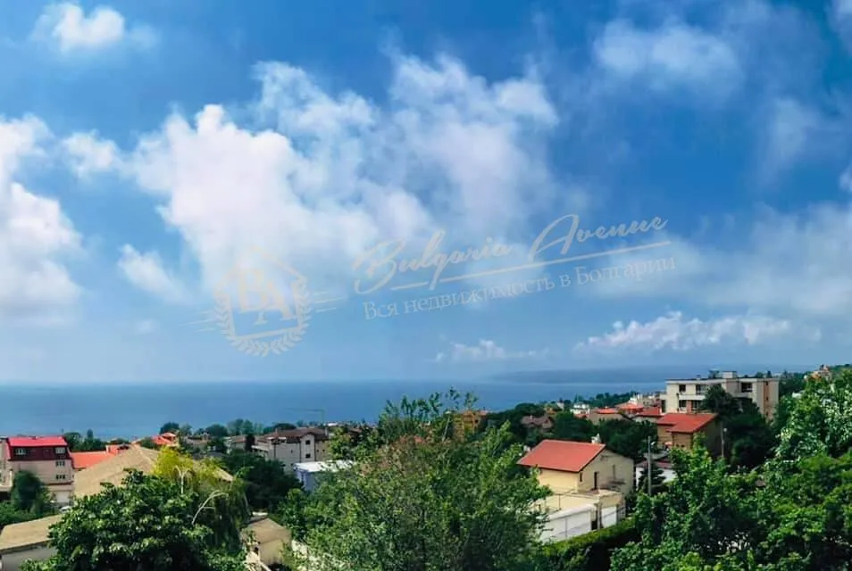 Панорамная, трехкомнатная квартира с парковкой, с террасой в г.Варна