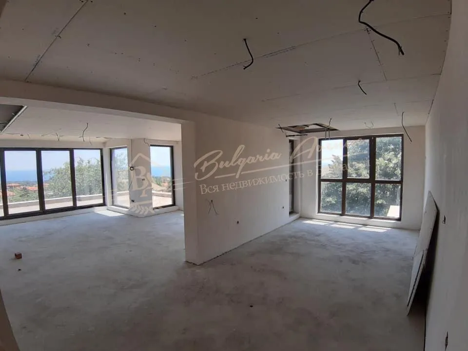 Панорамная, трехкомнатная квартира с парковкой, с террасой в г.Варна