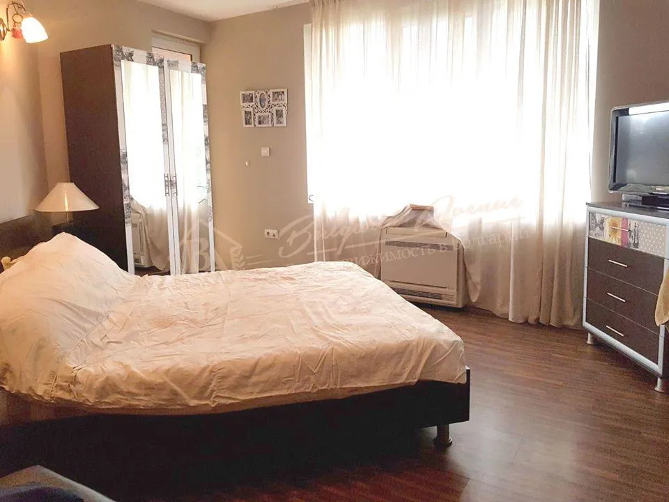 Полностью меблированный дом с четырьмя спальнями в 10 км от центра Варны