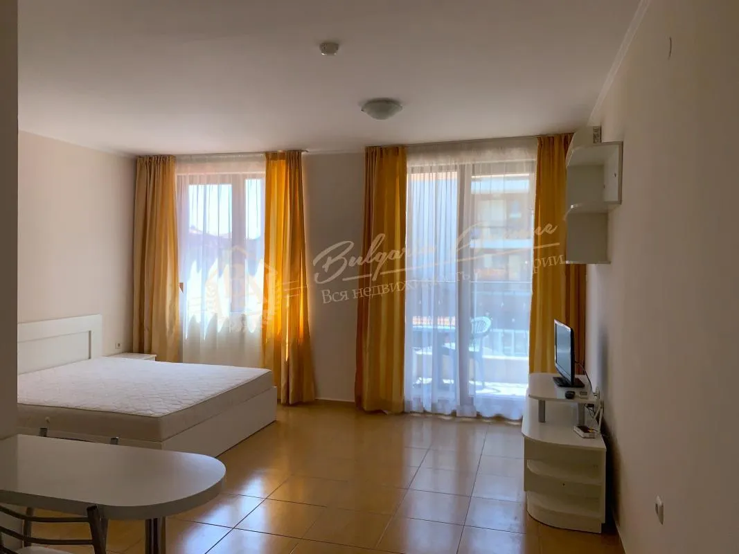 Новая, светлая студия в закрытом комплексе в 100 м от моря в Равда