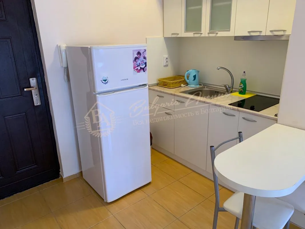 Новая, светлая студия в закрытом комплексе в 100 м от моря в Равда