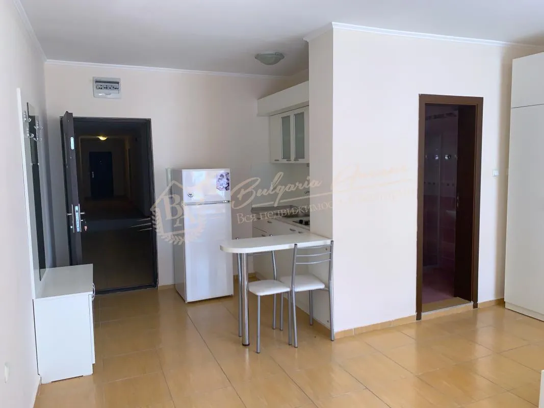 Новая, светлая студия в закрытом комплексе в 100 м от моря в Равда