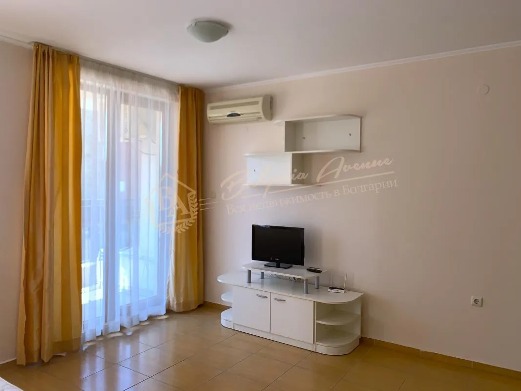 Новая, светлая студия в закрытом комплексе в 100 м от моря в Равда