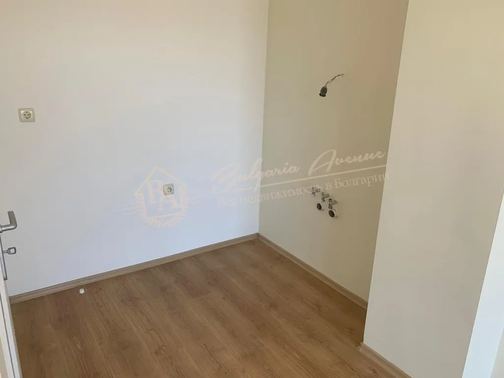 Квартира с 1 спальней и большим балконом в 7 мин от моря, к.Солнечный берег