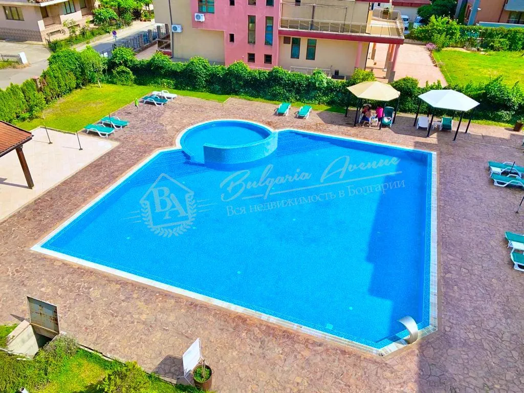 Апартамент с 1 спальней и качественной мебелью - дерева, в 100 м от моря в Равда