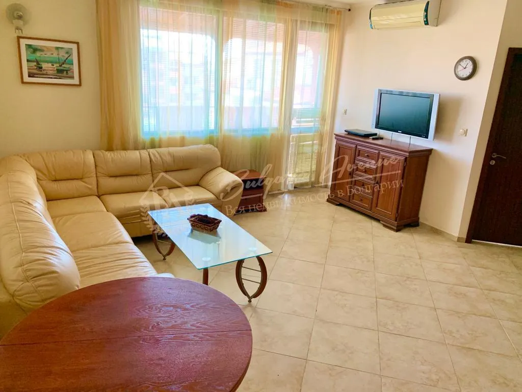 Апартамент с 1 спальней и качественной мебелью - дерева, в 100 м от моря в Равда