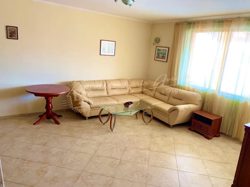 Апартамент с 1 спальней и качественной мебелью - дерева, в 100 м от моря в Равда