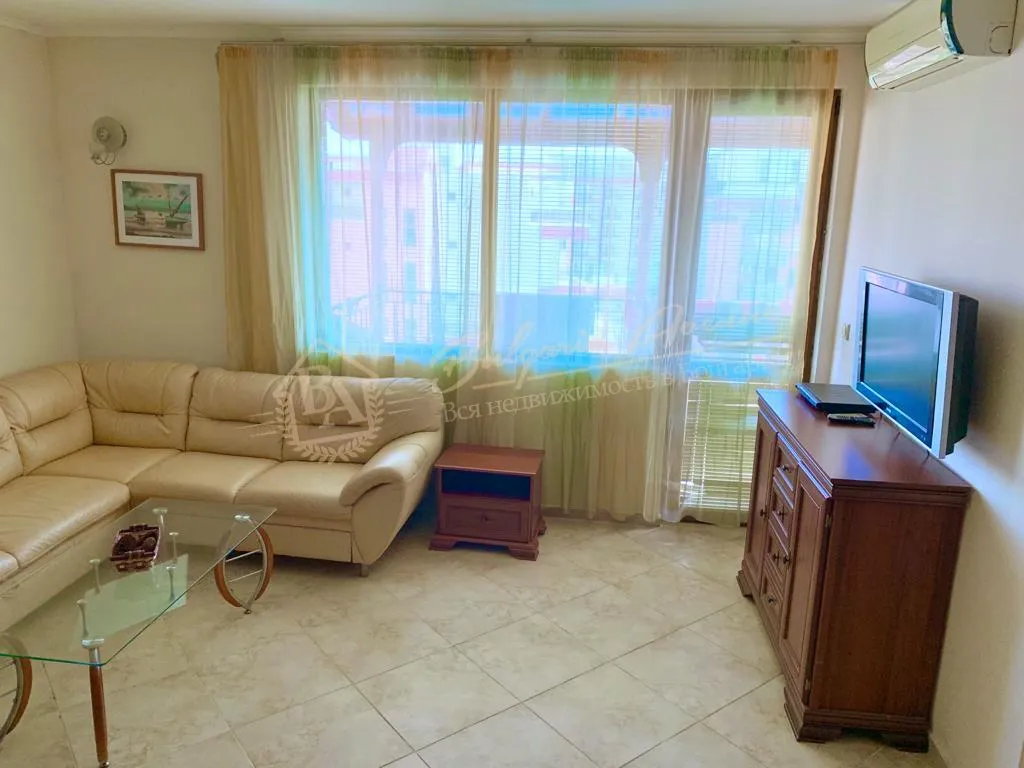 Апартамент с 1 спальней и качественной мебелью - дерева, в 100 м от моря в Равда