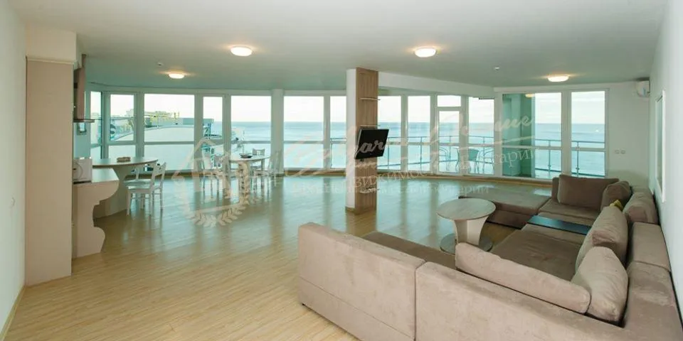 Пентхаус с безуперчным видом на море