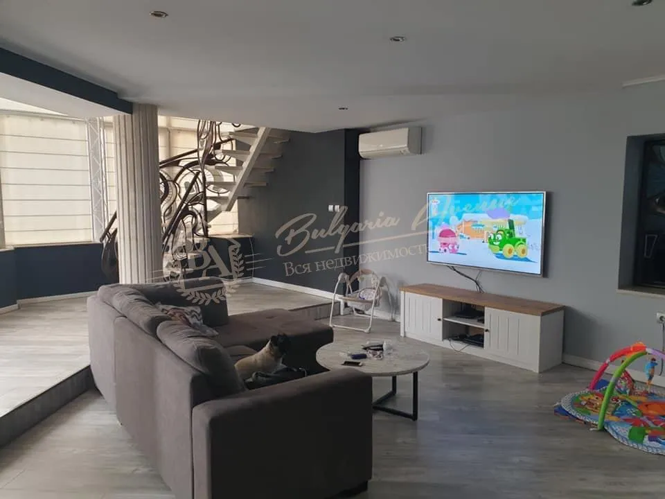 Двухэтажная, трехкомнатная квартира с мебелью в г.Варна