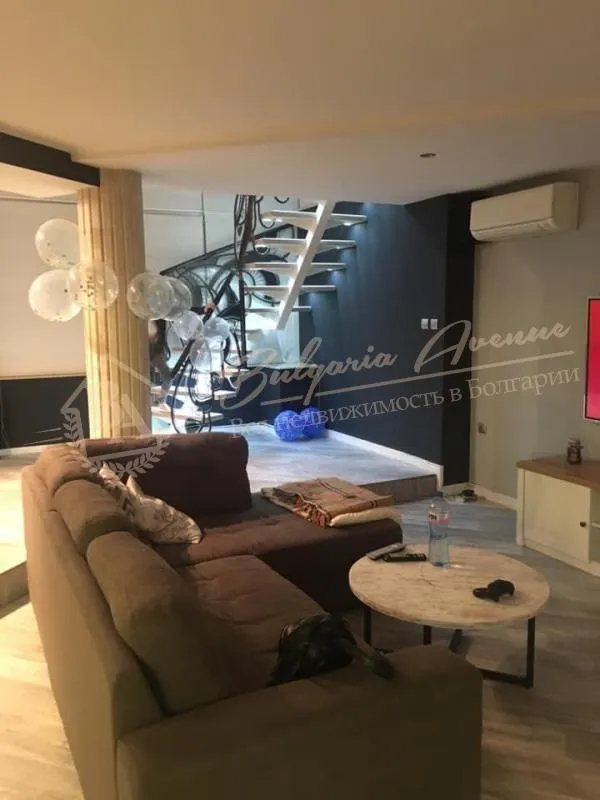 Двухэтажная, трехкомнатная квартира с мебелью в г.Варна