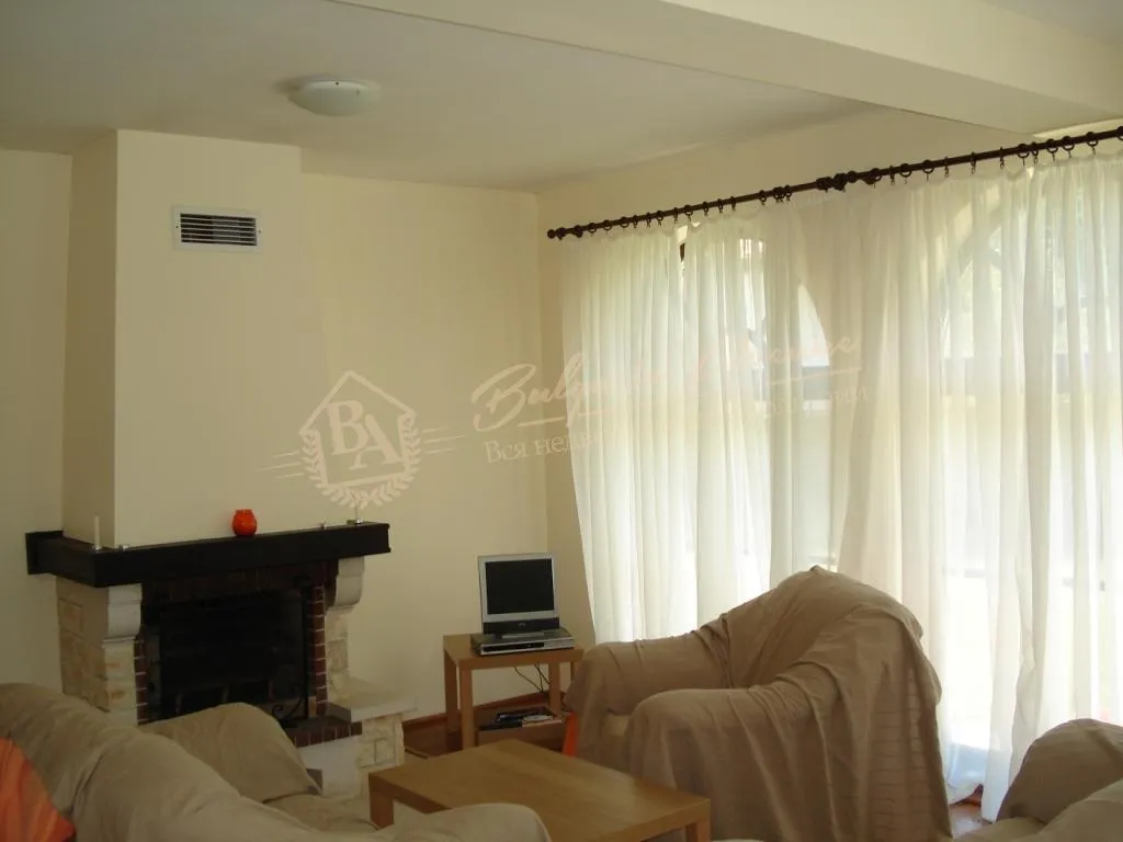 Однофамильный, уютный дом с участком, в 5 км от моря, область Добрич