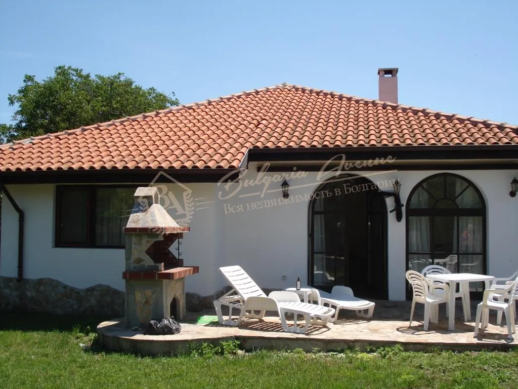 Однофамильный, уютный дом с участком, в 5 км от моря, область Добрич