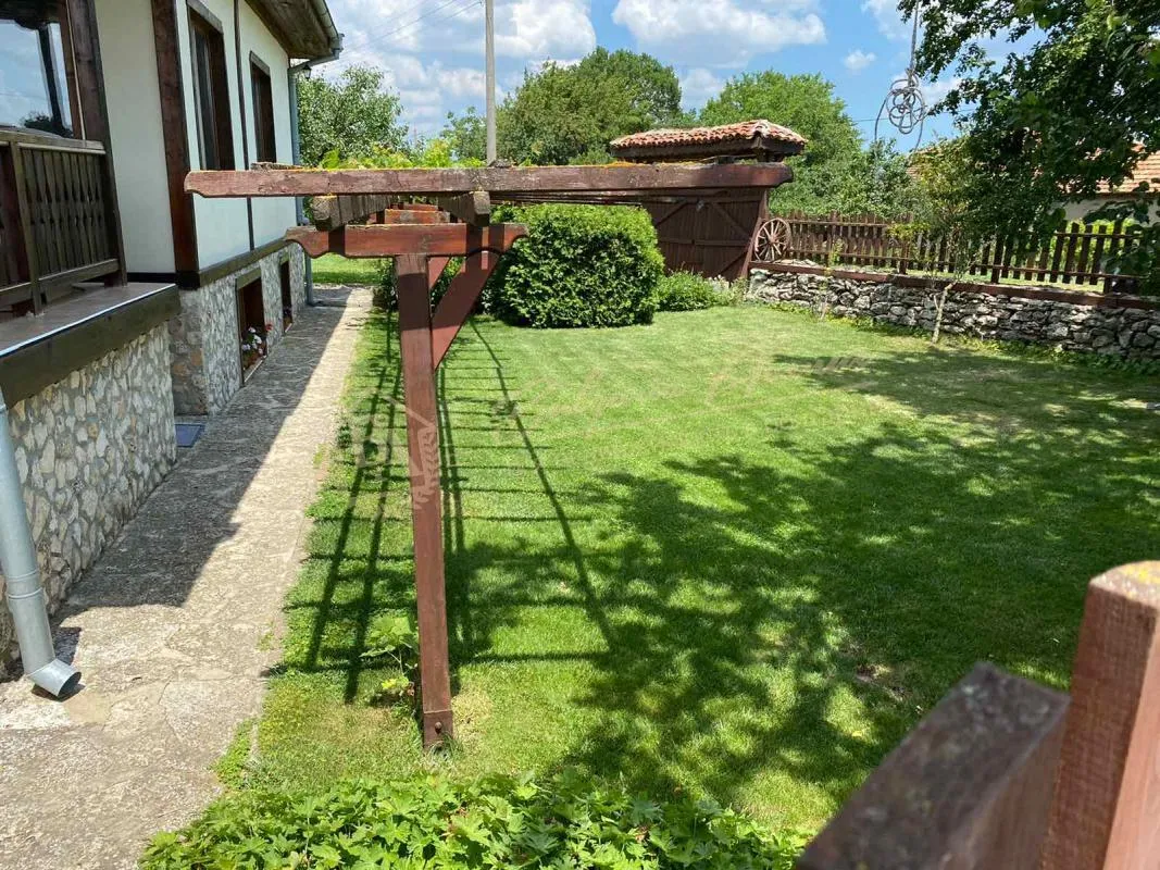 Меблированный дом в селе Генерал Кантарджиево в 5 км от моря, область Варна