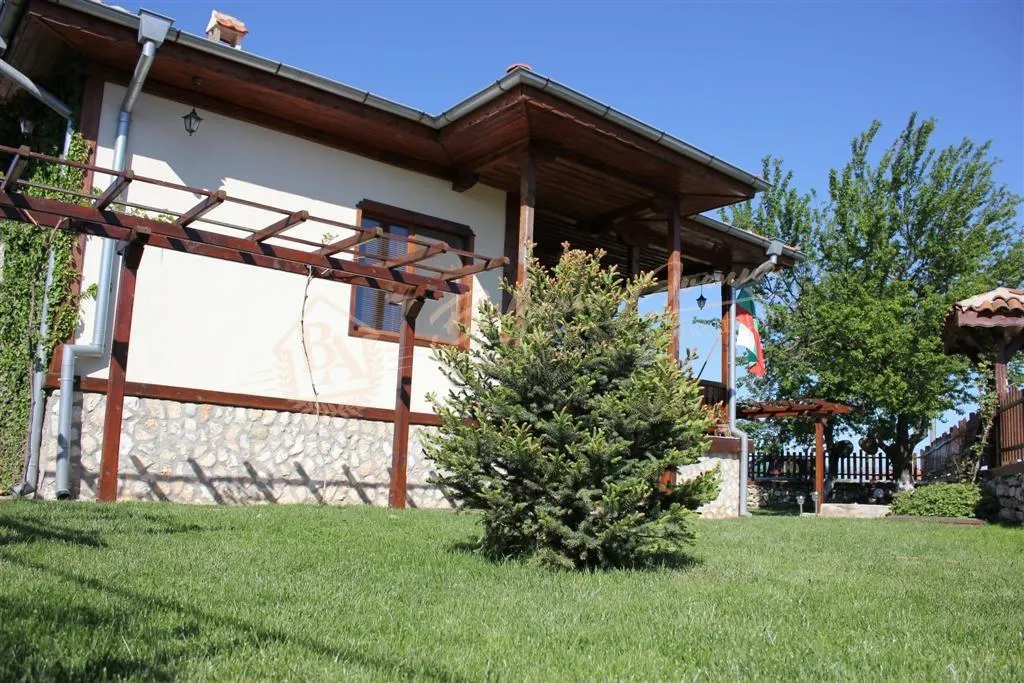 Меблированный дом в селе Генерал Кантарджиево в 5 км от моря, область Варна