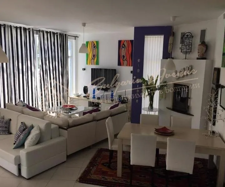 Дизайнерская вилла с бассейном и видом на море