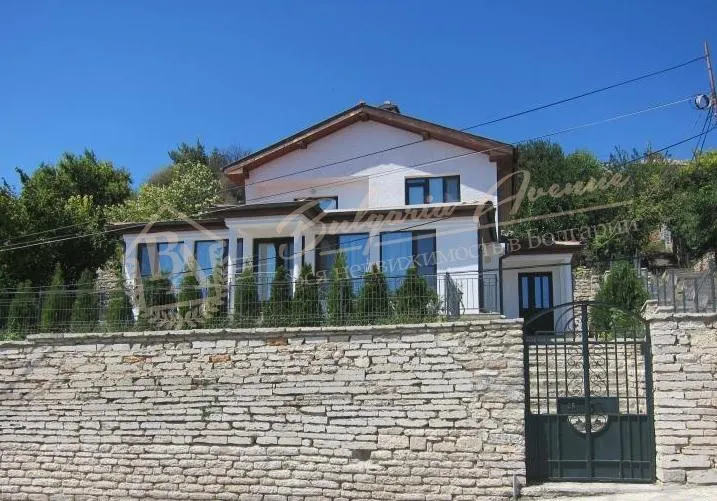 Двухэтажный дом с видом на море, в 10 минутах ходьбы от пляжа в г.Балчике.