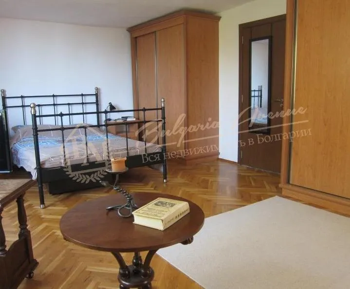 Двухэтажный дом с видом на море, в 10 минутах ходьбы от пляжа в г.Балчике.