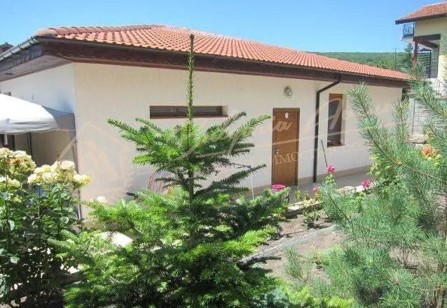 Прекрасная вилла с джакузи и видом на море в тихом месте недалеко от Албены.