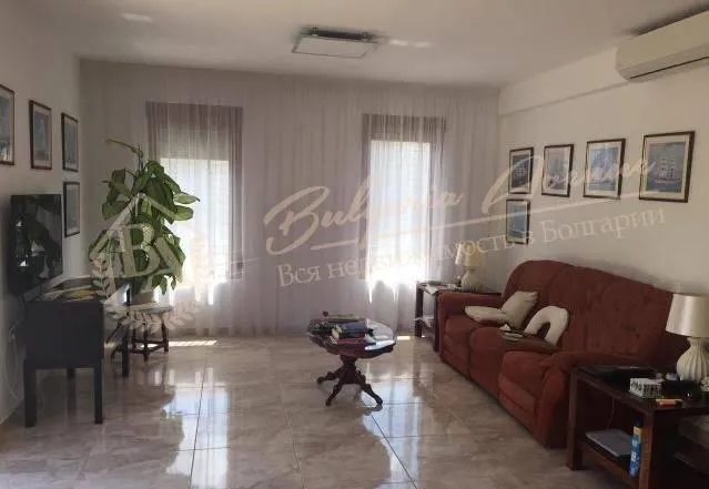 Прекрасная вилла с джакузи и видом на море в тихом месте недалеко от Албены.