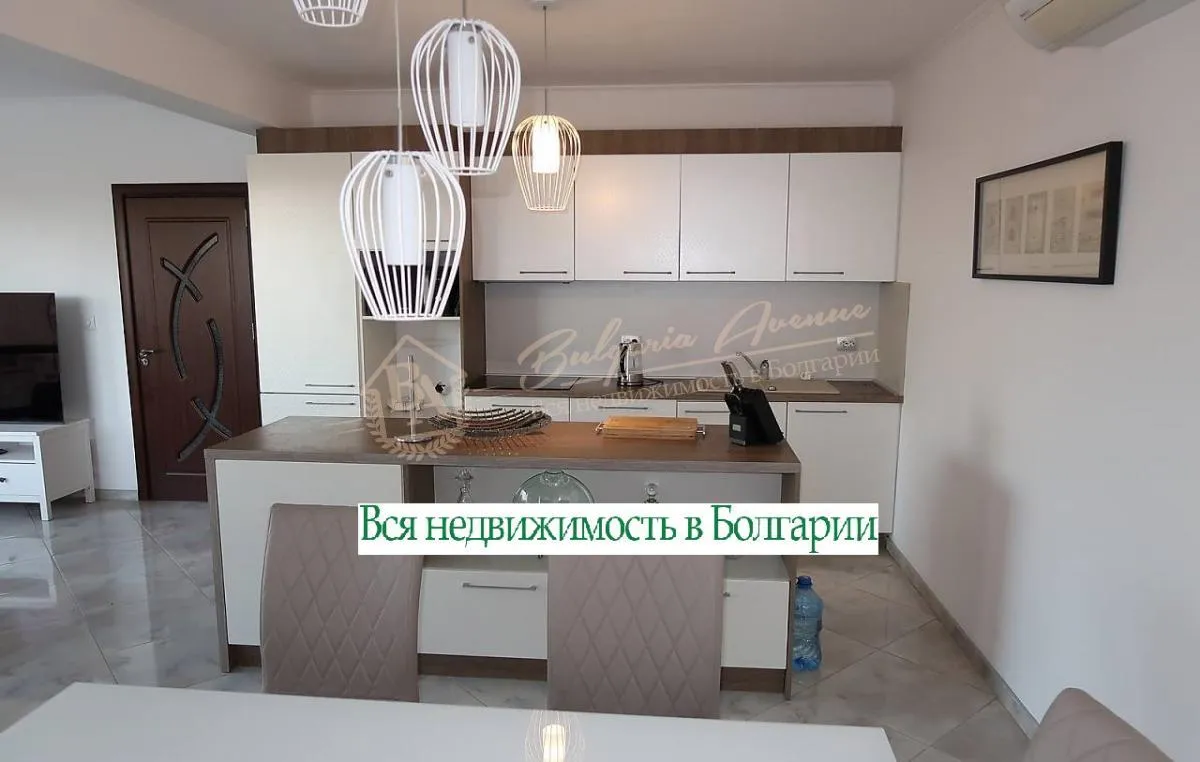 Стильный двухэтажный дом с бассейном в Близнаци, в 20 км от г.Варна