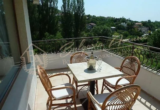 Красивая трехэтажная вилла с видом на море в прибрежном г.Балчик