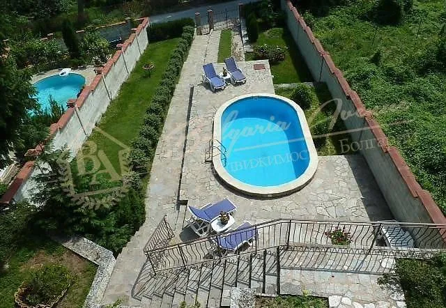 Красивая трехэтажная вилла с видом на море в прибрежном г.Балчик