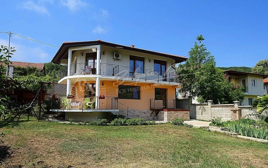 Двухэтажный дом в тихом районе Балчика. Расстояние до моря 2 км