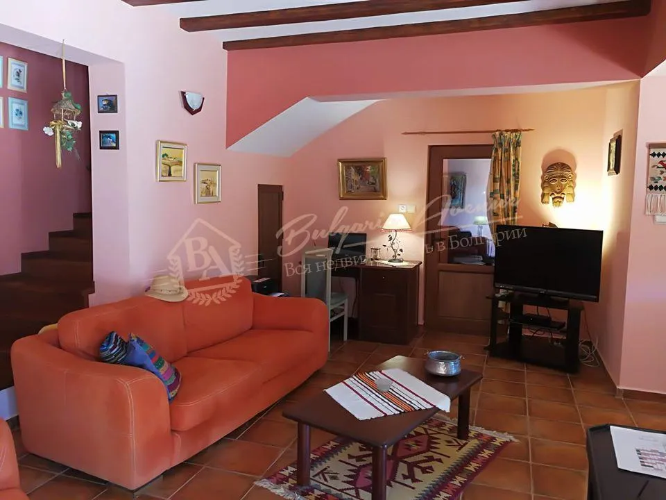 Современный двухэтажный дом, расположенный в селе Осеново в 3 км от моря