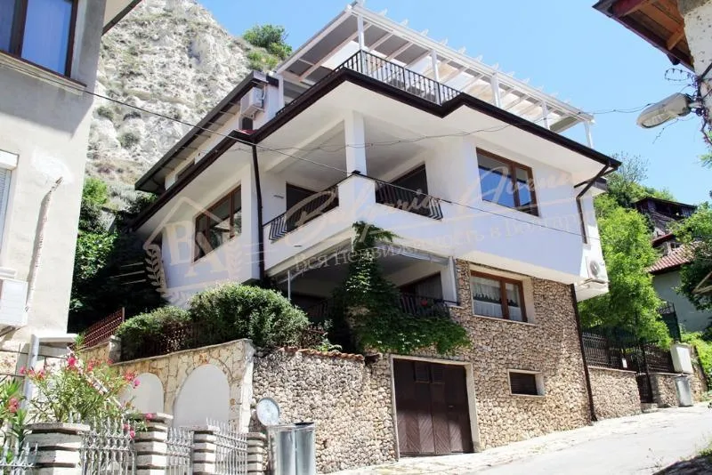 Трехэтажный дом под бизнес отель или для жизни с видом на море в г.Балчик