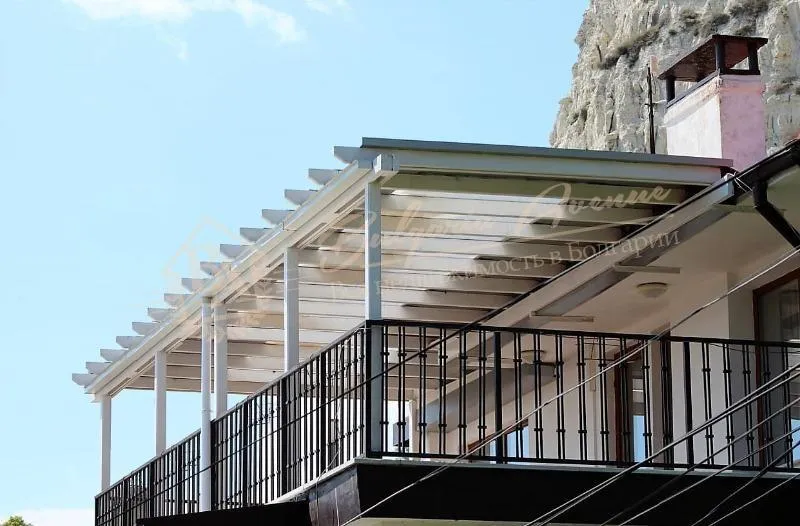 Трехэтажный дом под бизнес отель или для жизни с видом на море в г.Балчик