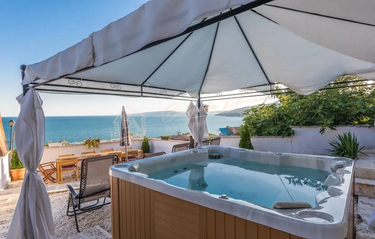 Роскошный дом в центре Балчика с прекрасным видом на море, порт и город