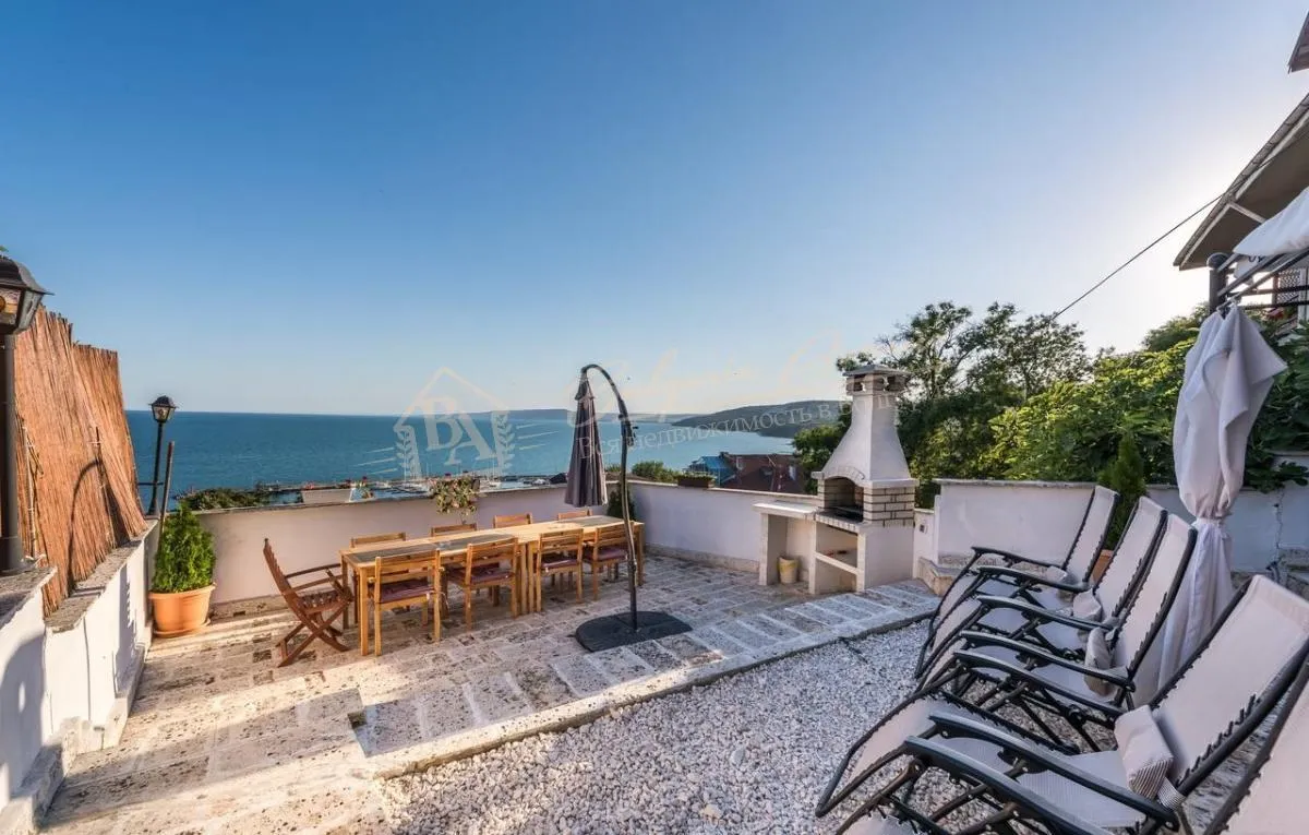 Роскошный дом в центре Балчика с прекрасным видом на море, порт и город