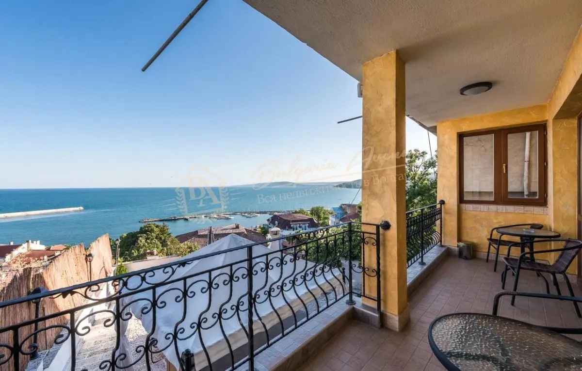 Роскошный дом в центре Балчика с прекрасным видом на море, порт и город