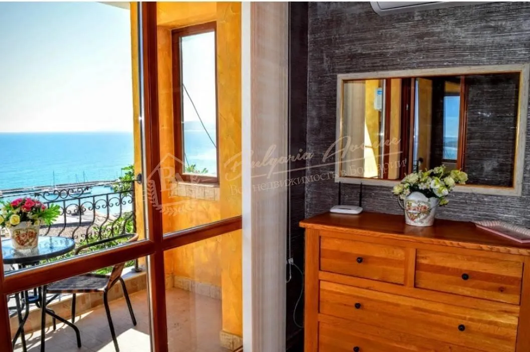 Роскошный дом в центре Балчика с прекрасным видом на море, порт и город
