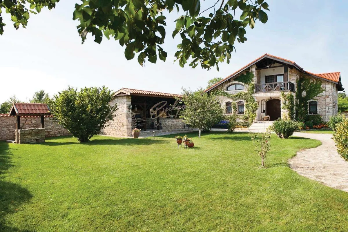 Уникальная недвижимость, каменный дом в шагах от пляжа в Шабла