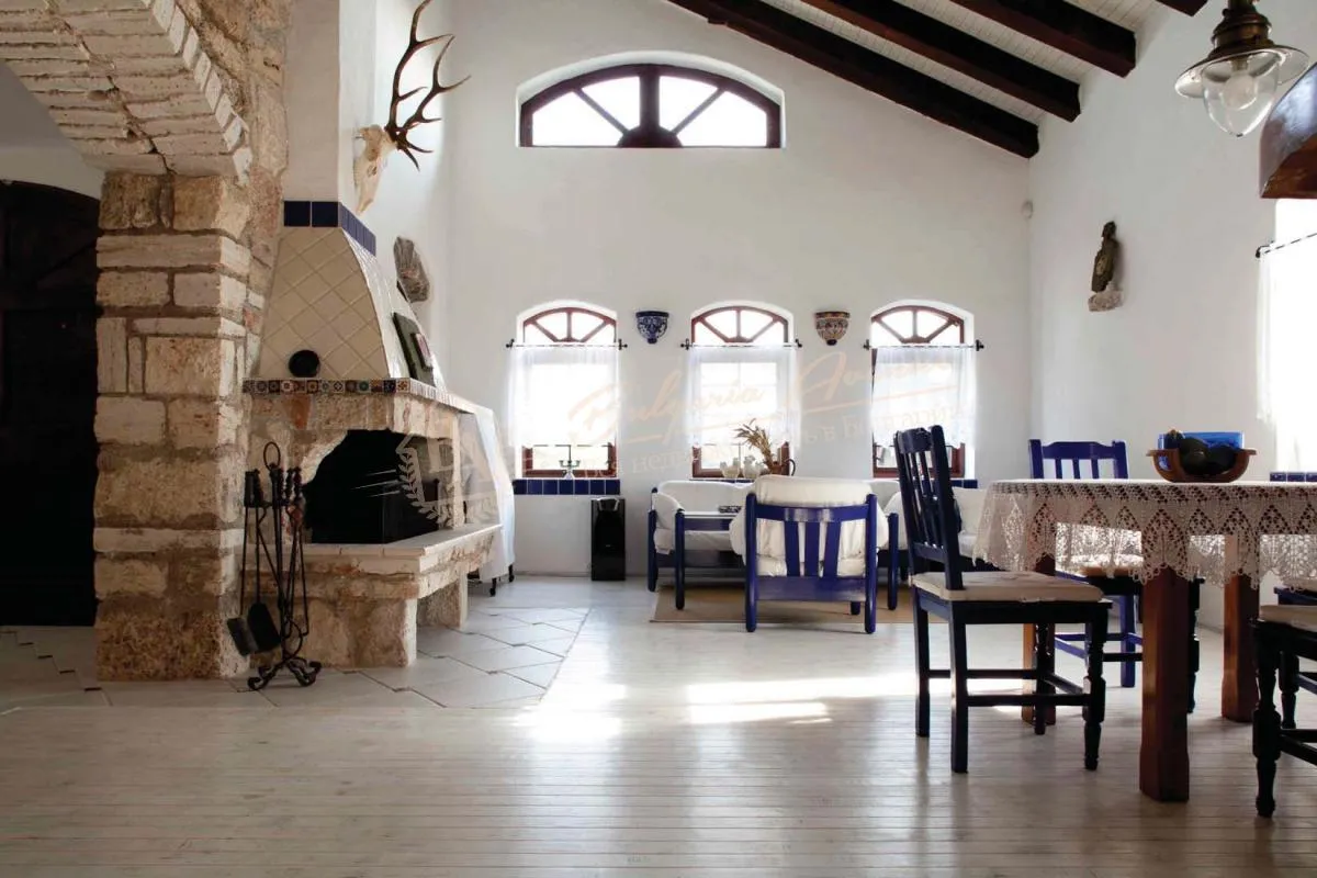 Уникальная недвижимость, каменный дом в шагах от пляжа в Шабла