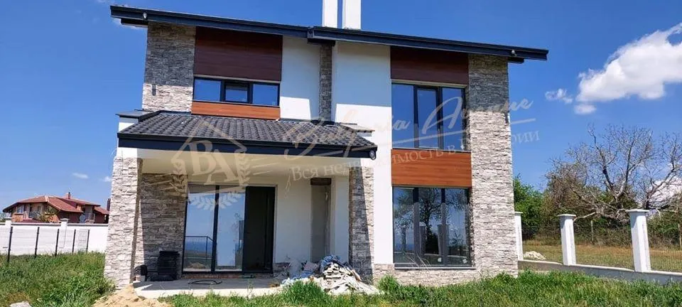 Дом с видом на море, на двух этажах плюс мансарда в Близнаци