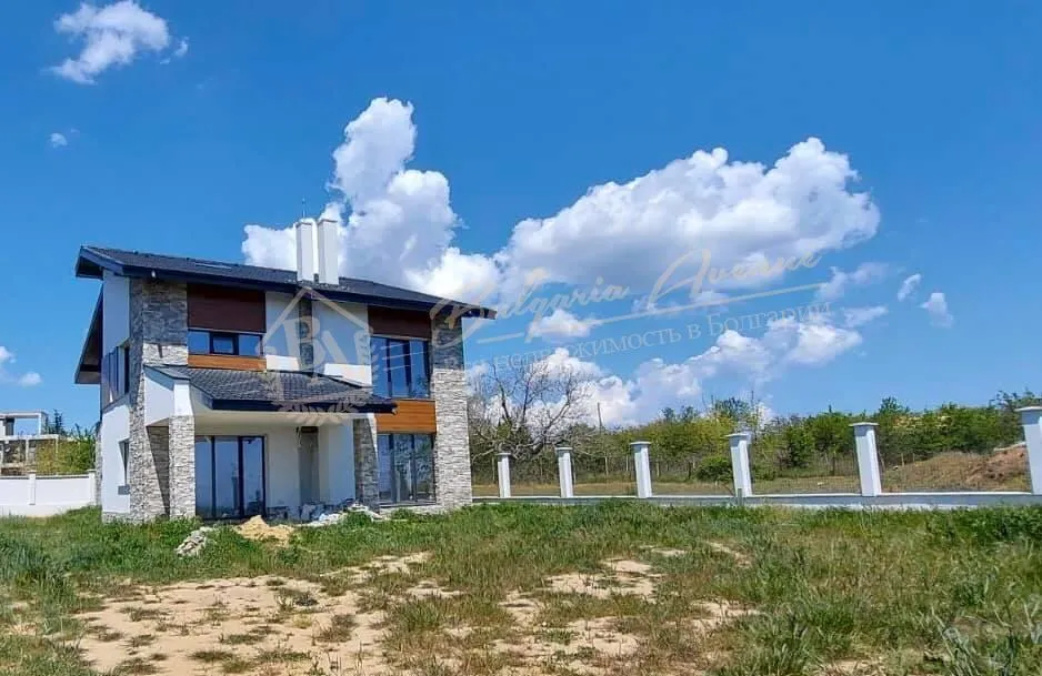 Дом с видом на море, на двух этажах плюс мансарда в Близнаци