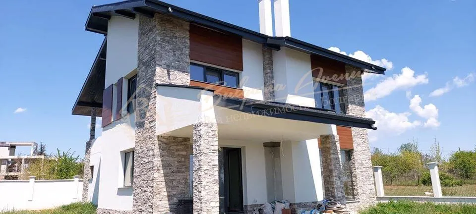 Дом с видом на море, на двух этажах плюс мансарда в Близнаци