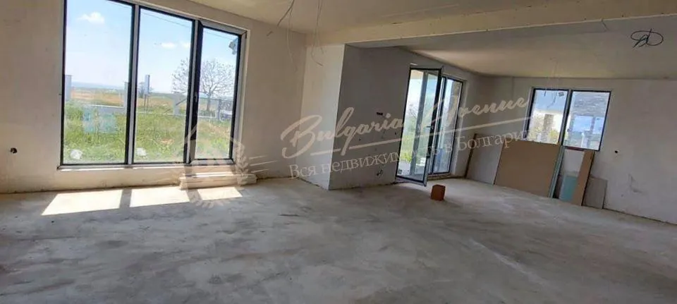 Дом с видом на море, на двух этажах плюс мансарда в Близнаци