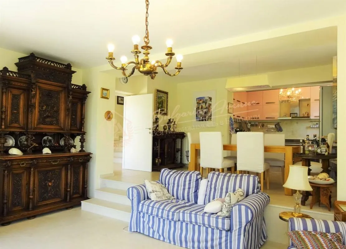 Двухэтажный дом с большим участком в Морской столице г.Варна