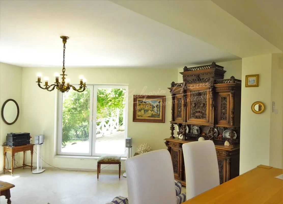 Двухэтажный дом с большим участком в Морской столице г.Варна