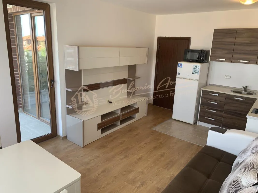 Просторный апартамент с 2 спальнями в 120 м от моря в Равде