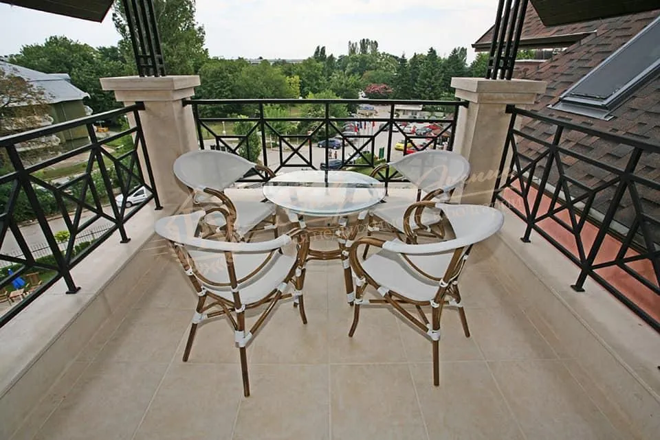 Трехкомнатная квартира в элитном доме в 100 м от пляжа в Св. Константин и Елена