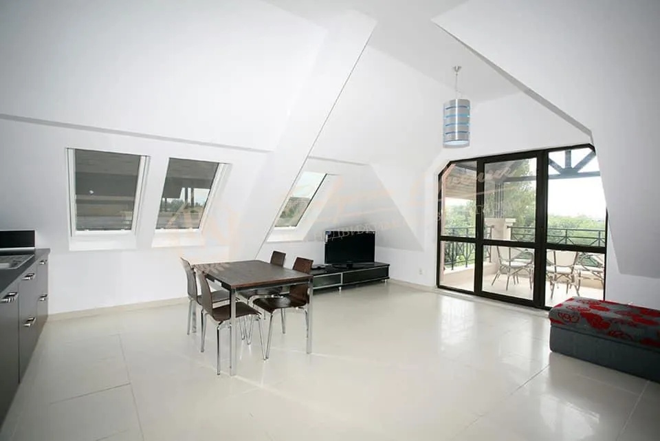 Трехкомнатная квартира в элитном доме в 100 м от пляжа в Св. Константин и Елена